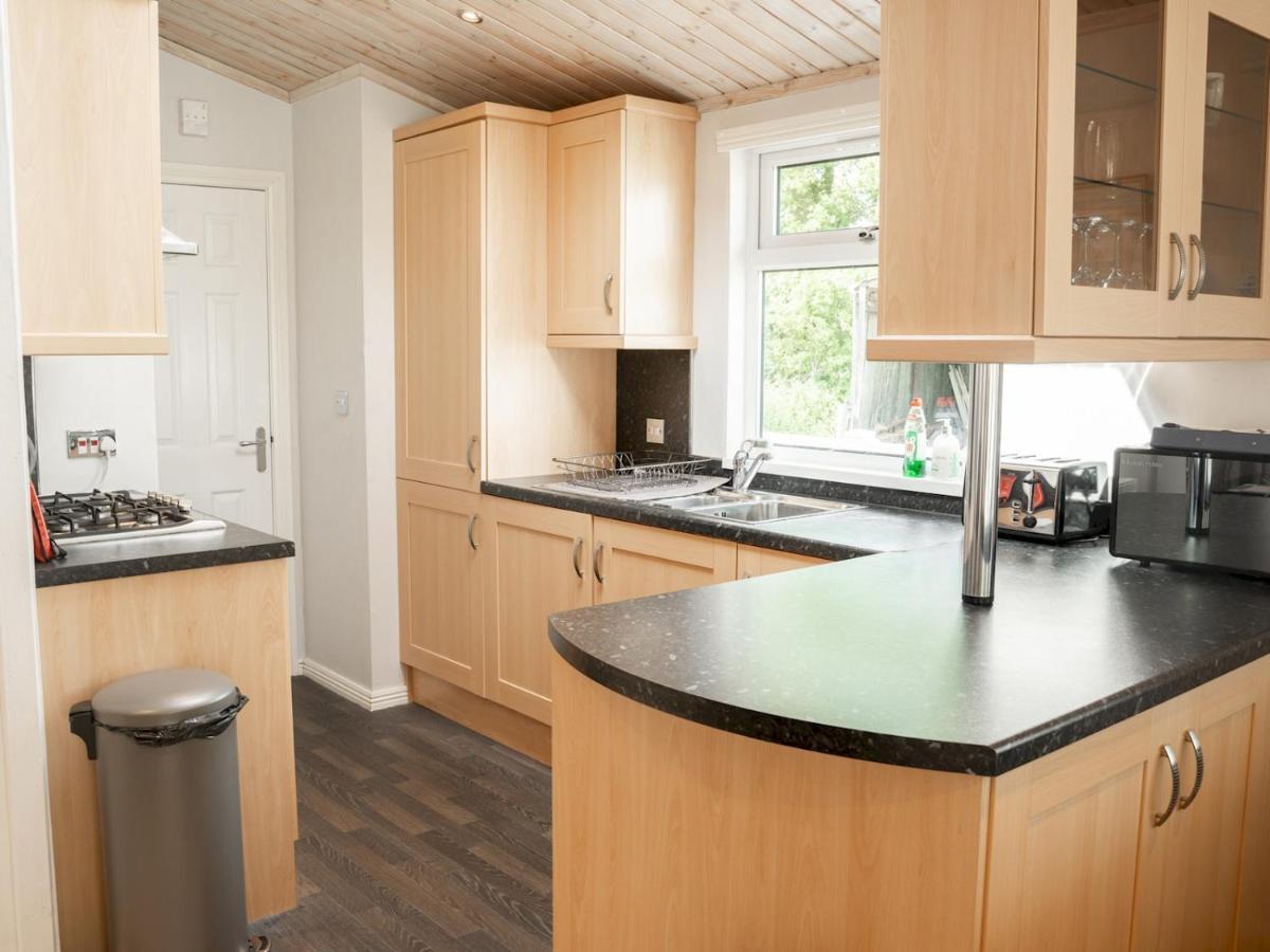 Pass The Keys The Lodge At Point House Farm - Sleeps Up To 6 Chester Exterior foto
